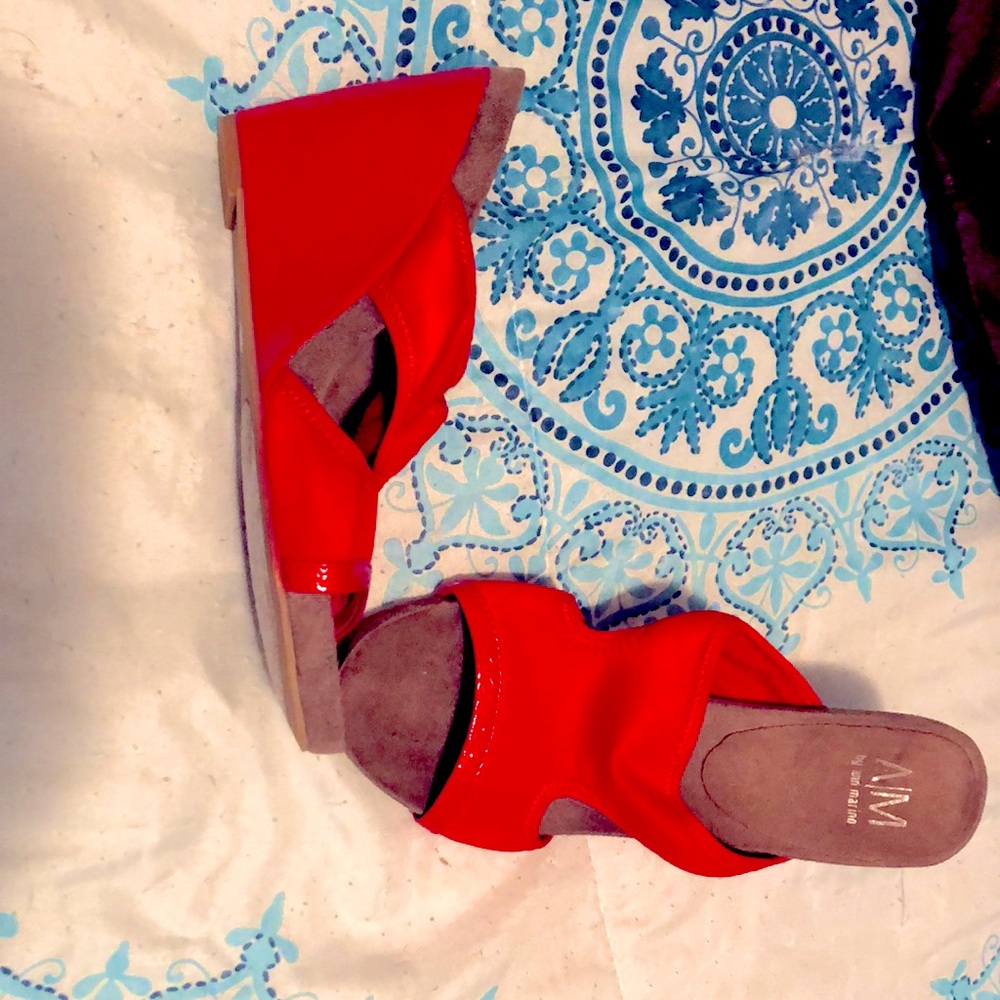 Ann Marino Women’s Red w/t Tan Suede bottom sandal